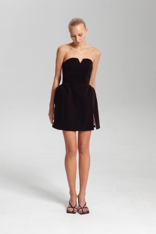 Платье-мини из бархата с кейпом