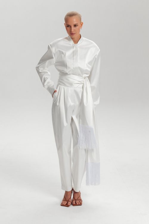 Костюм-тройка из атласа с шарфом